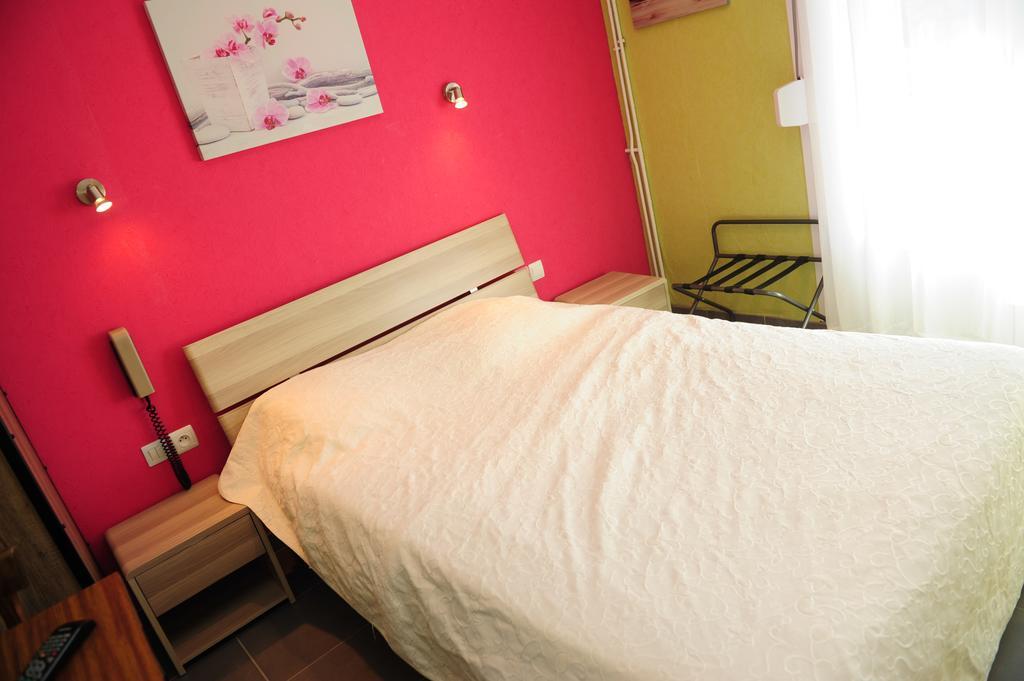 Hotel Logis Le Franco Belge Monthermé Zimmer foto