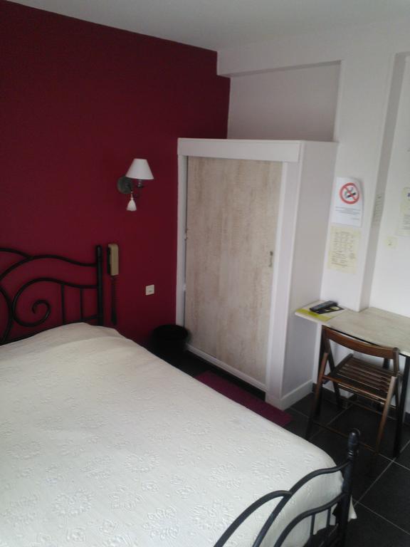 Hotel Logis Le Franco Belge Monthermé Zimmer foto