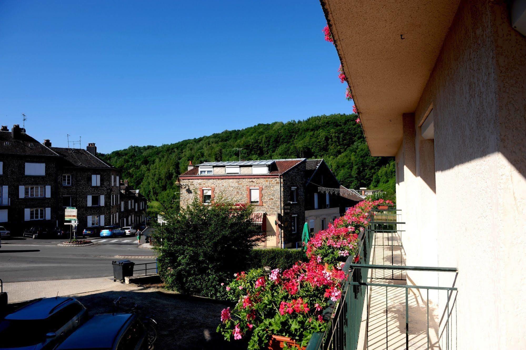 Hotel Logis Le Franco Belge Monthermé Exterior foto